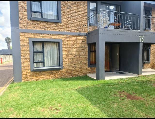 2 BEDROOM TOWNHOUSE FOR SALE IN ALBEMARLE